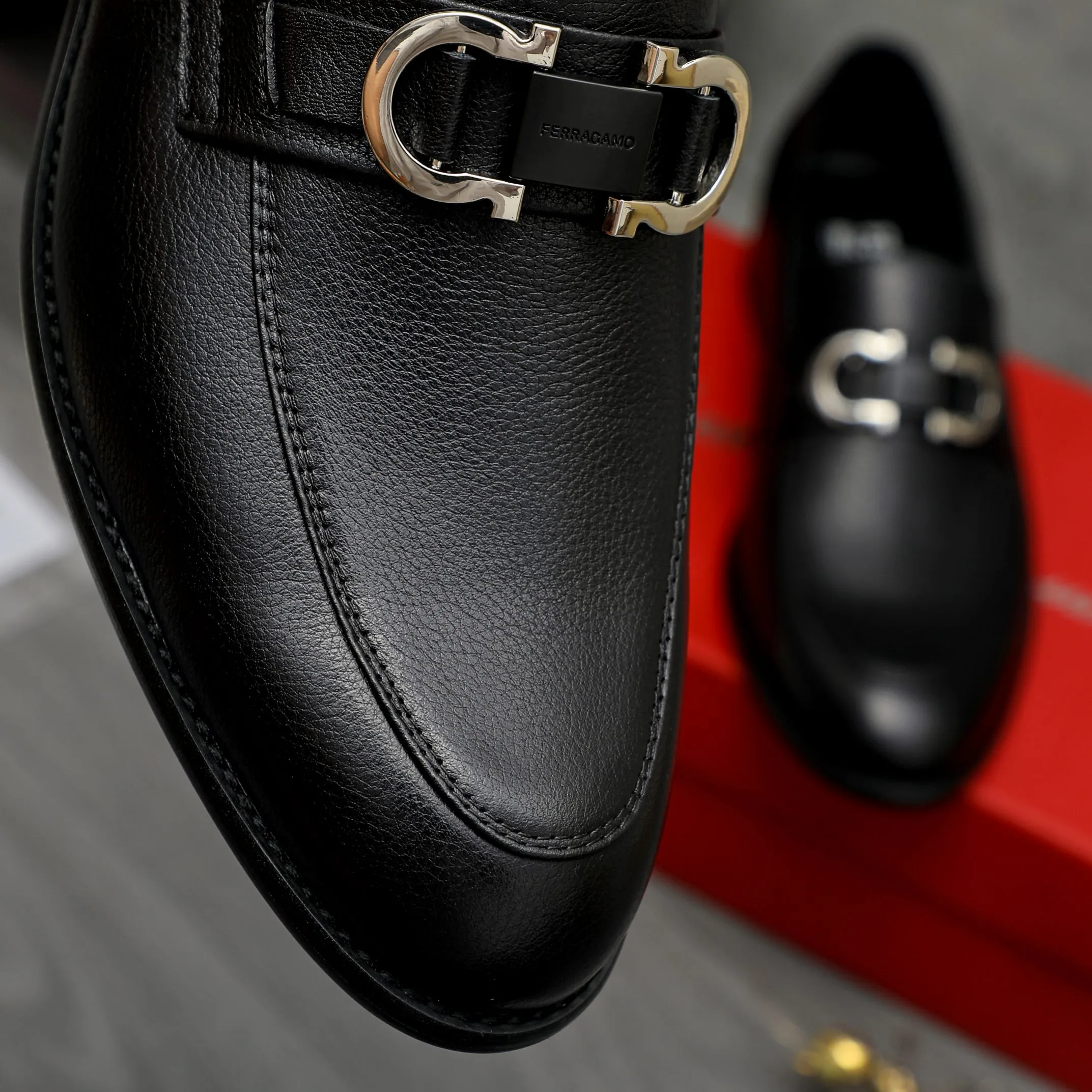 Men's shoes 💰420 Product trademark: Ferragamo " Ferragamo ] Business slip-on leather shoes Regular size: 39-45 (38.46 custom-made, non-refundable) Product materials: Selected high-quality pebbled cowhide upper, sheepskin lining, original rubber outsole